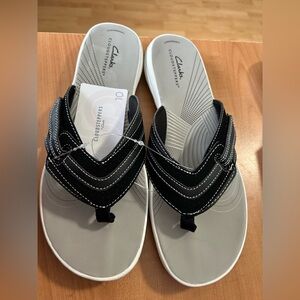 New Clarks Sandals cloudsteppers woman’s size 10 comfortable cushioned shoes